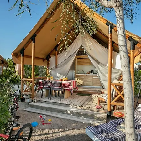 Camping Gavina 2*